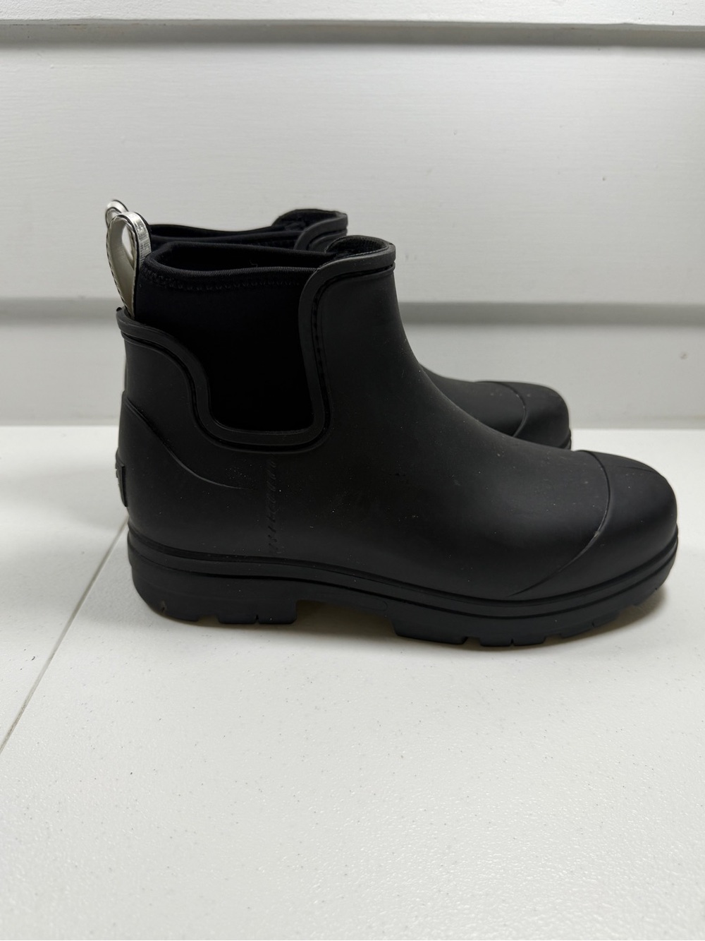 NWOB UGG Droplet Waterproof Rain Chelsea Boot Sharrling Footbed size 7